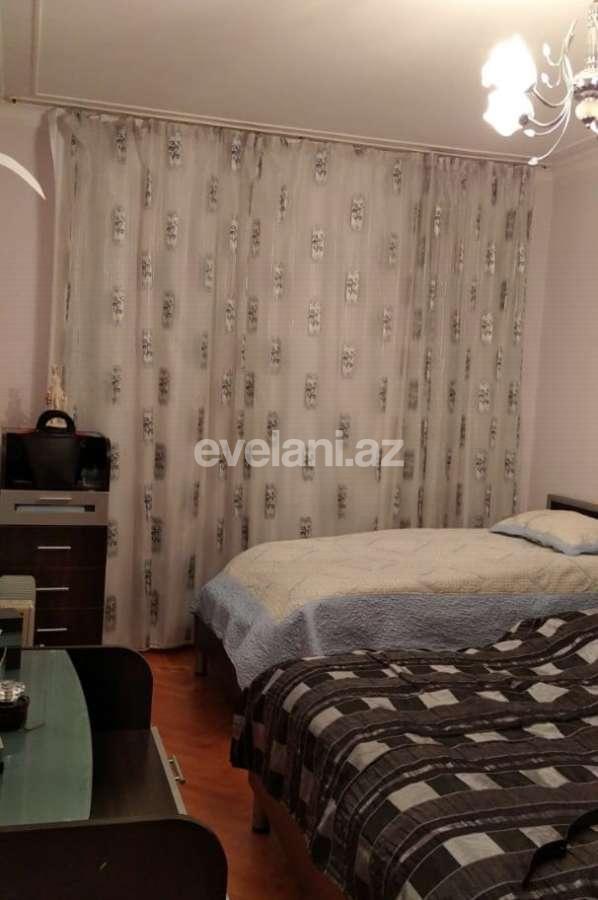 Satılır, köhnə tikili, 3 otaqlı, 85 m², Bakı, Binəqədi r, 8-ci mikrorayon q, Azadlıq prospekti m.