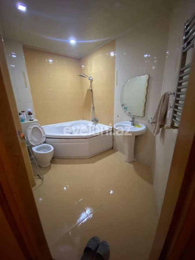 Satılır, yeni tikili, 4 otaqlı, 210 m², Bakı, Binəqədi r, 8-ci mikrorayon q, Azadlıq prospekti m.