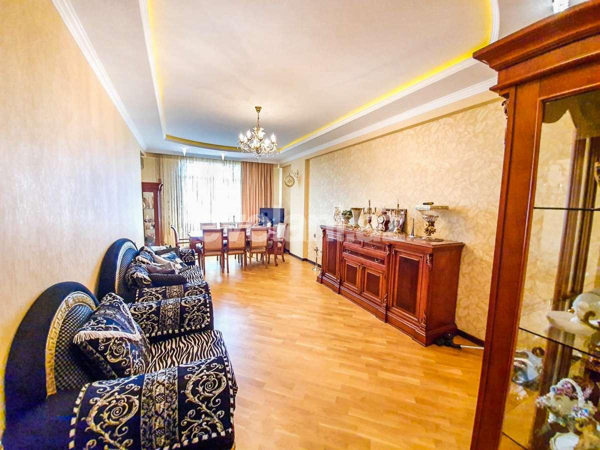 Kirayə verilir, yeni tikili, 3 otaqlı, 140 m², Bakı, Nizami r, Qara Qarayev m.