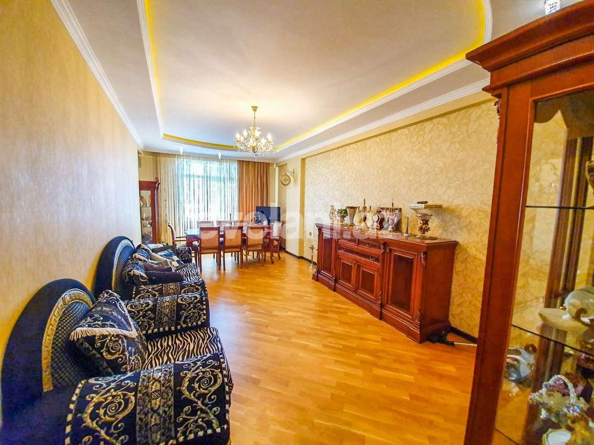 Kirayə verilir, yeni tikili, 3 otaqlı, 140 m², Bakı, Nizami r, Qara Qarayev m.