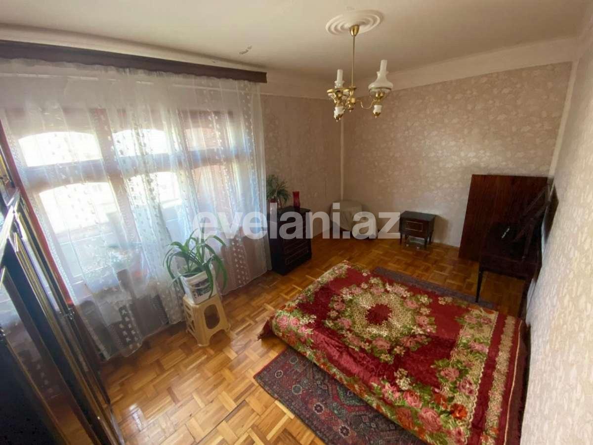 Satılır, köhnə tikili, 4 otaqlı, 110 m², Bakı, Binəqədi r, 8-ci mikrorayon q, Azadlıq prospekti m.
