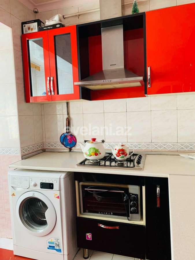 Satılır, köhnə tikili, 4 otaqlı, 100 m², Bakı, Binəqədi r, 8-ci mikrorayon q, Azadlıq prospekti m.