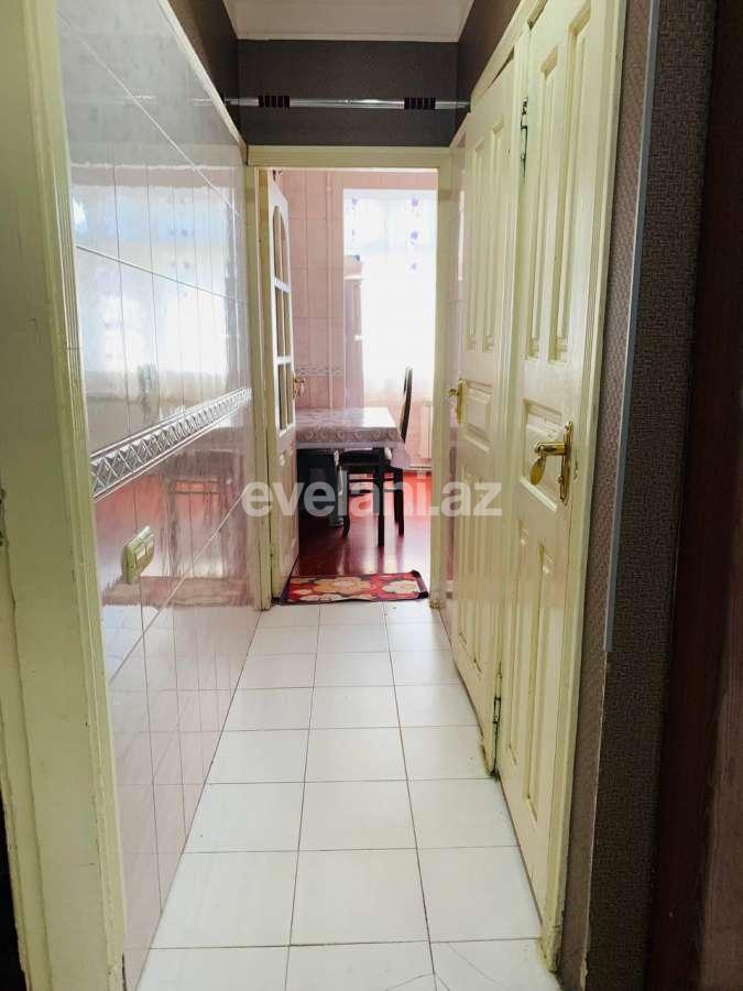 Satılır, köhnə tikili, 4 otaqlı, 100 m², Bakı, Binəqədi r, 8-ci mikrorayon q, Azadlıq prospekti m.