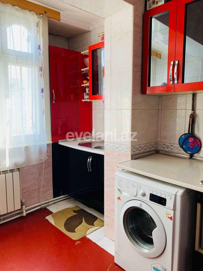Satılır, köhnə tikili, 4 otaqlı, 100 m², Bakı, Binəqədi r, 8-ci mikrorayon q, Azadlıq prospekti m.