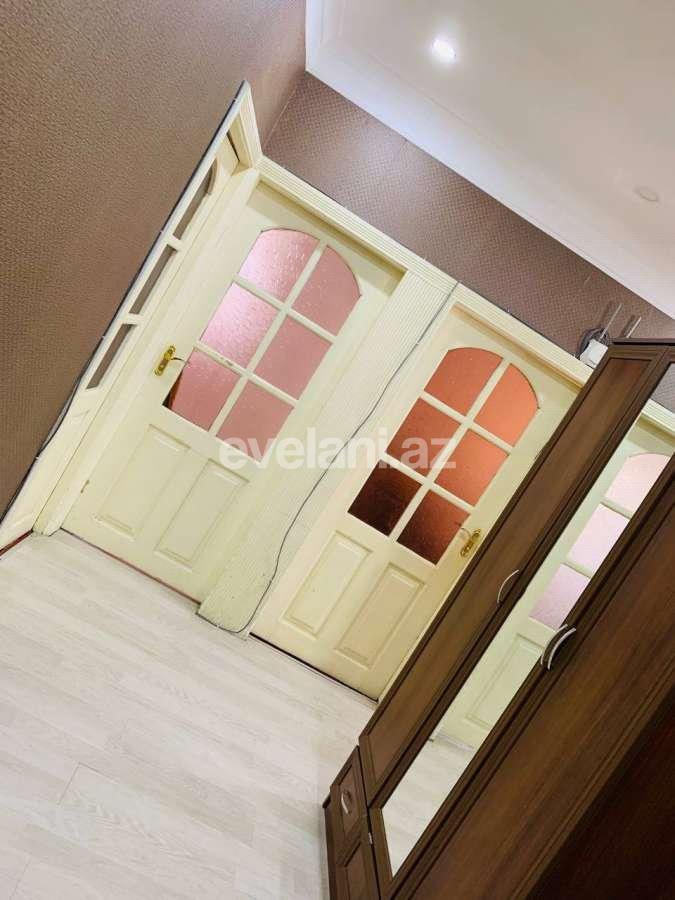 Satılır, köhnə tikili, 4 otaqlı, 100 m², Bakı, Binəqədi r, 8-ci mikrorayon q, Azadlıq prospekti m.