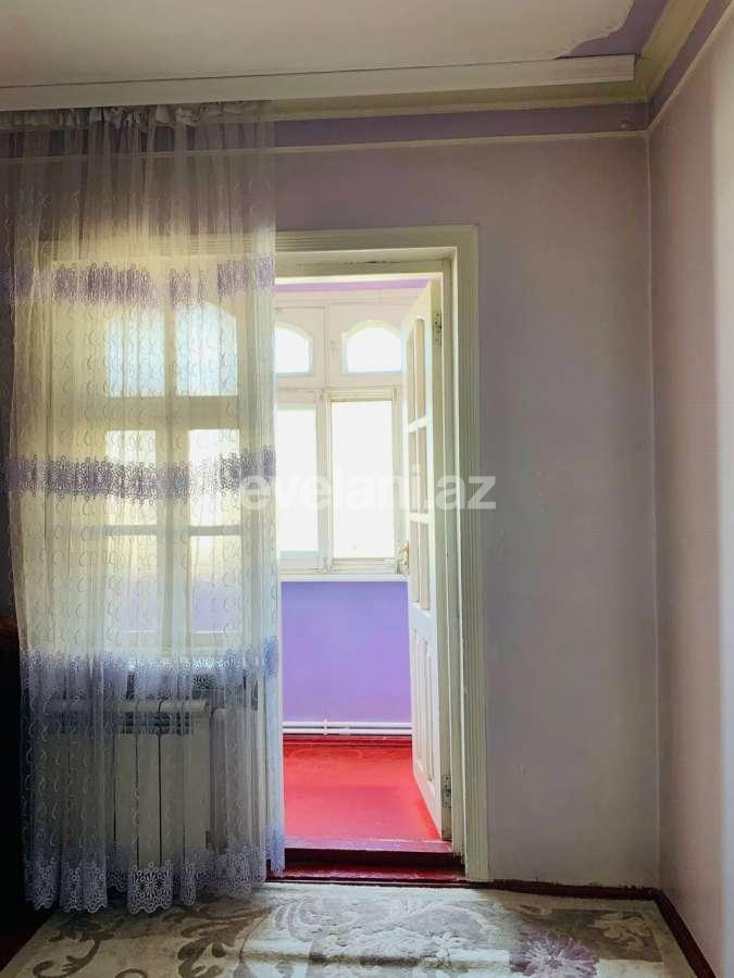 Satılır, köhnə tikili, 4 otaqlı, 100 m², Bakı, Binəqədi r, 8-ci mikrorayon q, Azadlıq prospekti m.