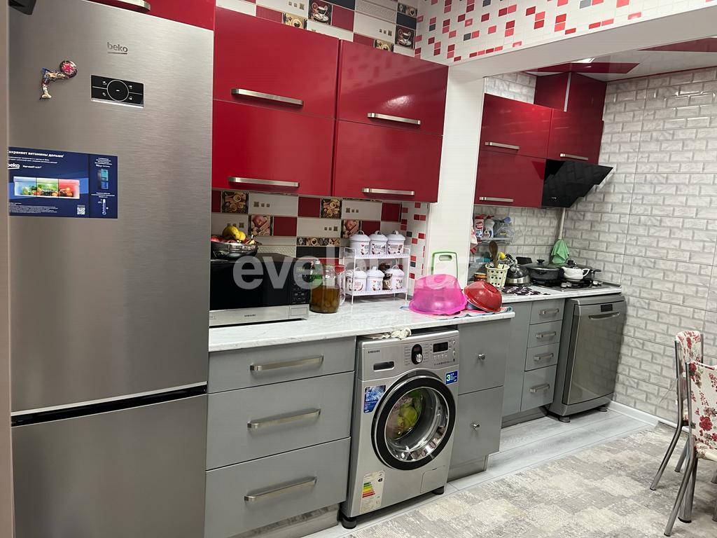 Продаётся, вторичка, 3-комнаты, 100 m², Баку, Бинагадинский r, 8-й микрорайон p, Азадлыг проспекти m.