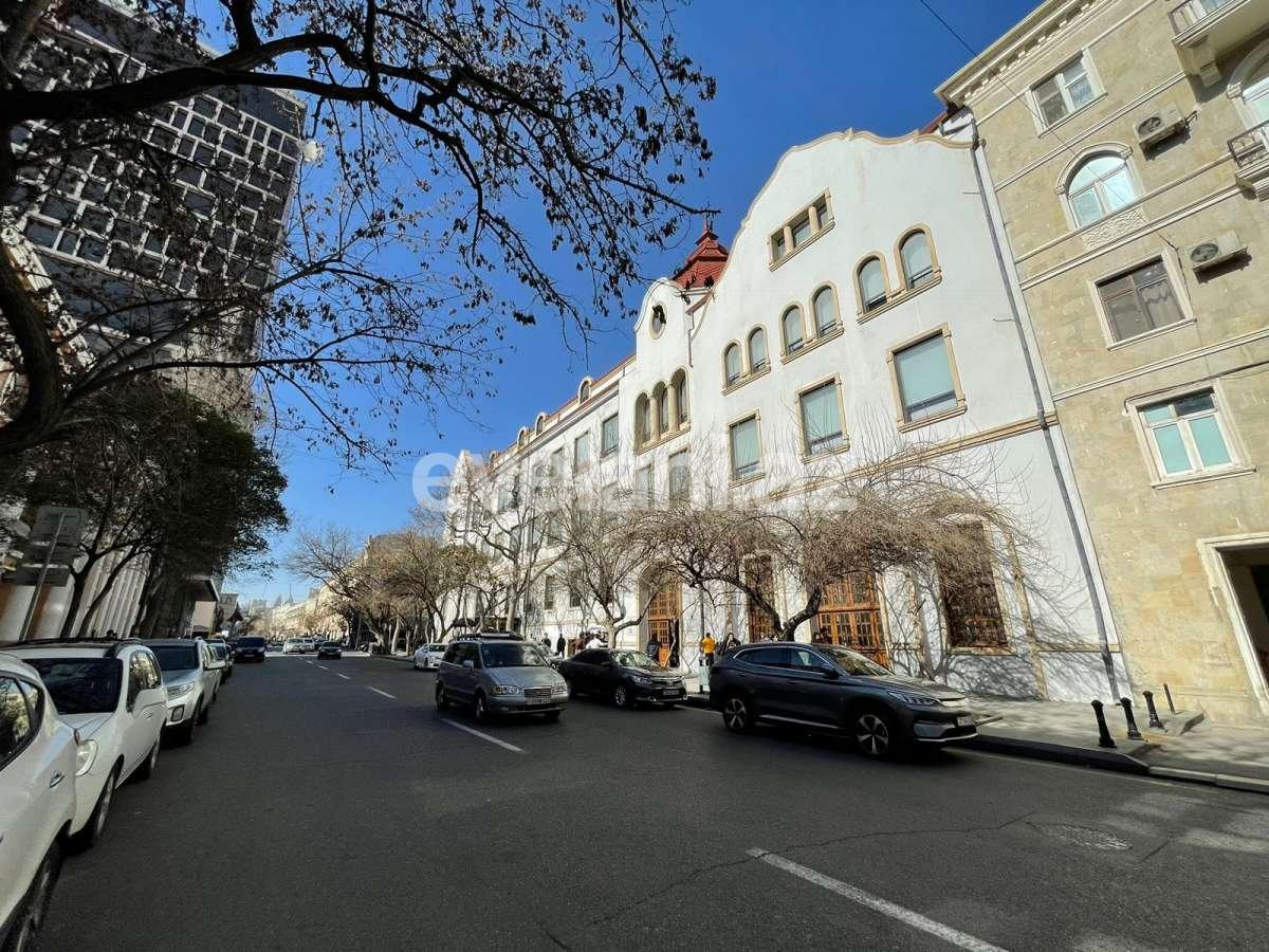 Rent, old building, 3 room, 85 m², Baku, Nasimi r, 28 may m.