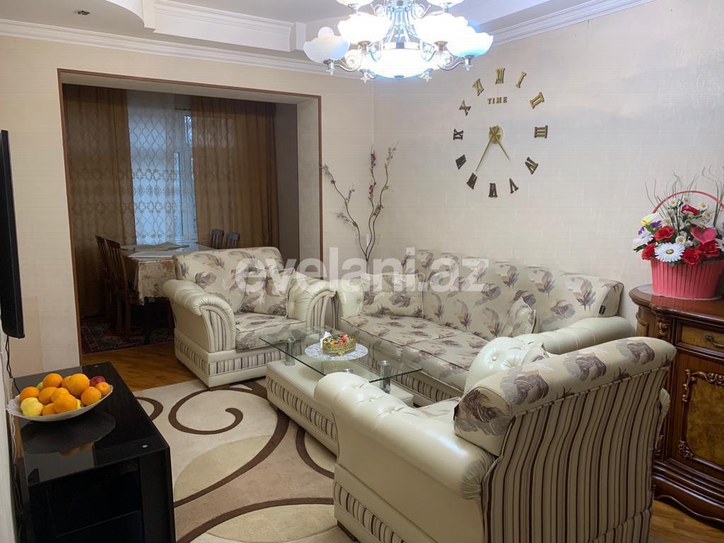 Satılır, köhnə tikili, 3 otaqlı, 80 m², Bakı, Binəqədi r, 7-ci mikrorayon q, Azadlıq prospekti m.