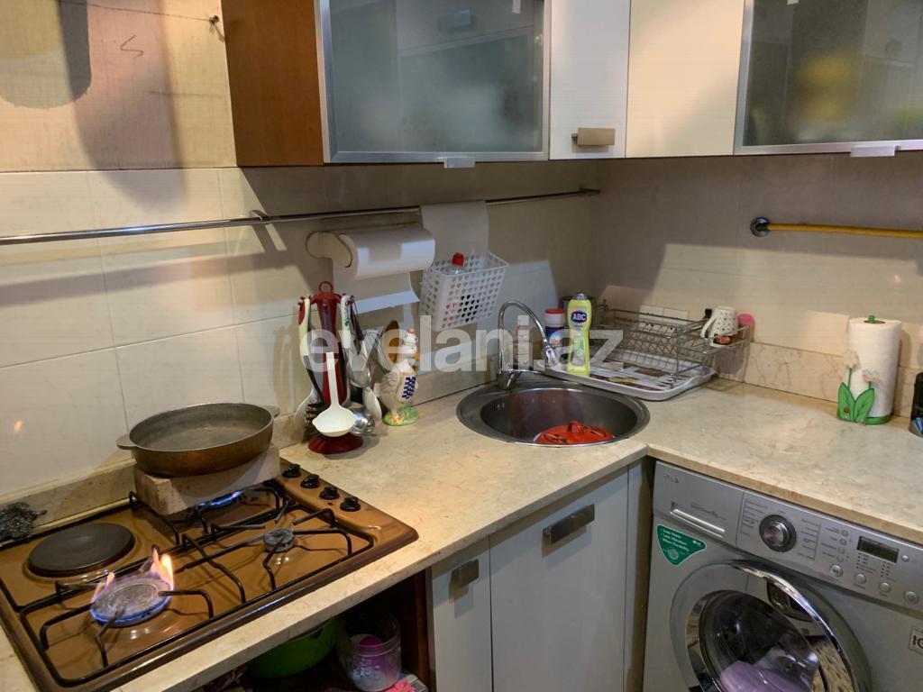 Satılır, köhnə tikili, 3 otaqlı, 80 m², Bakı, Binəqədi r, 7-ci mikrorayon q, Azadlıq prospekti m.