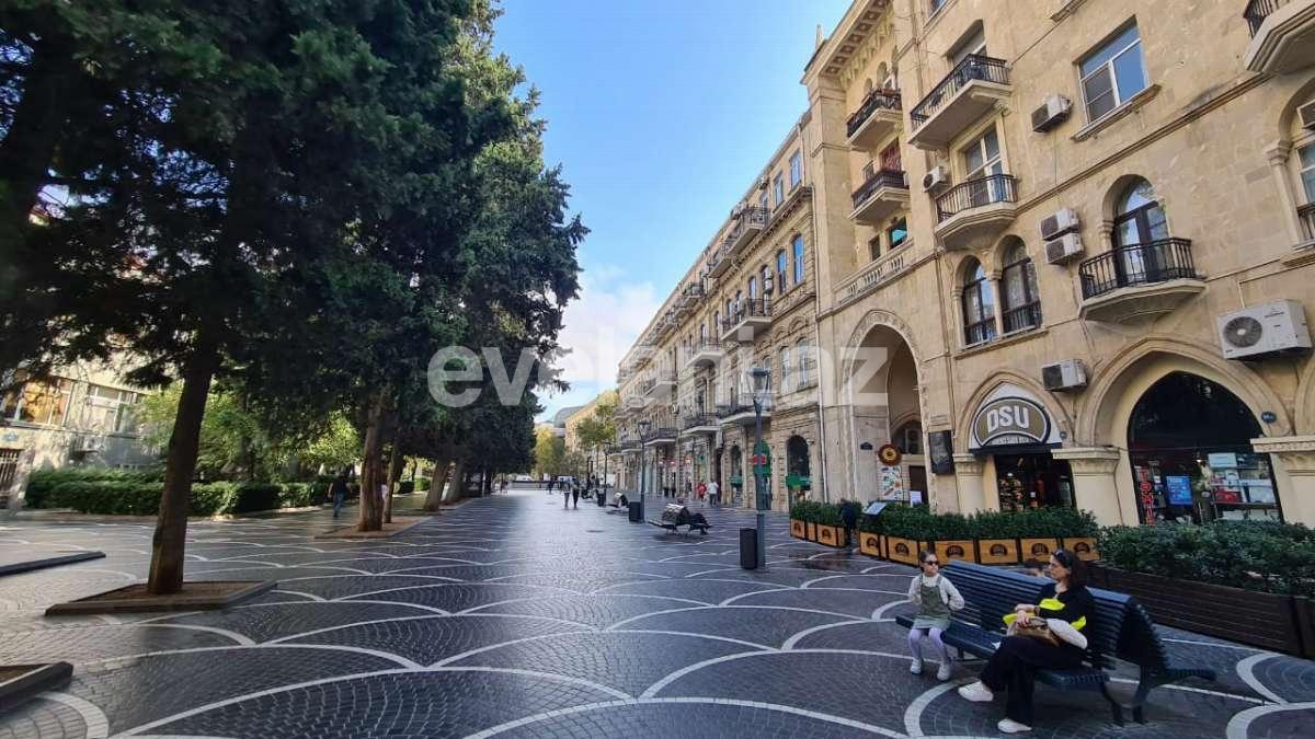 Сдаётся, вторичка, 3-комнаты, 102 m², Баку, Сабаильский r, Ичери Шехер m.