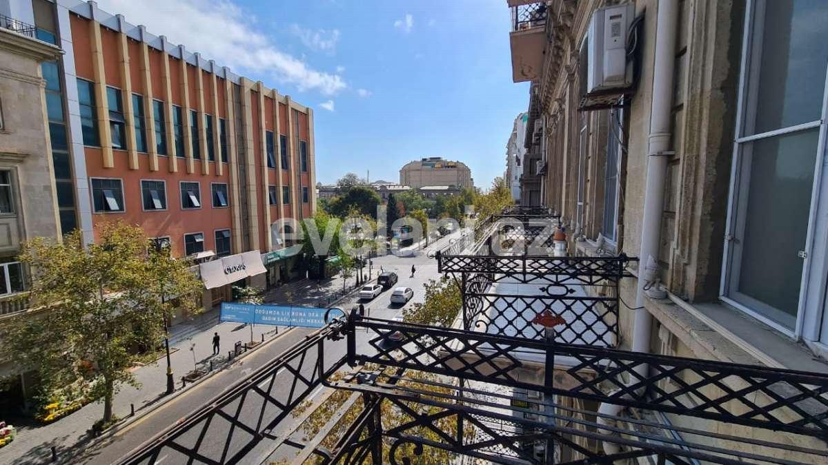 Сдаётся, вторичка, 3-комнаты, 102 m², Баку, Сабаильский r, Ичери Шехер m.