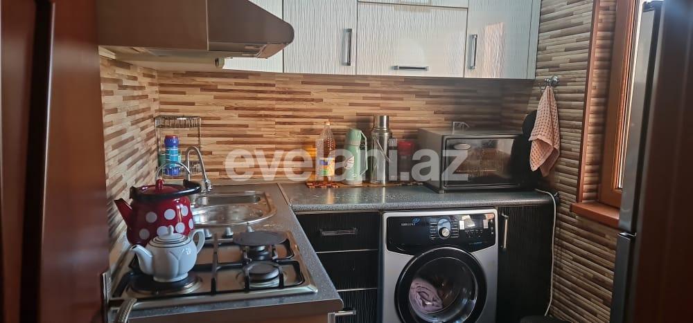 Satılır, köhnə tikili, 3 otaqlı, 60 m², Bakı, Nəsimi r, 5-ci mikrorayon q, Memar Əcəmi m.