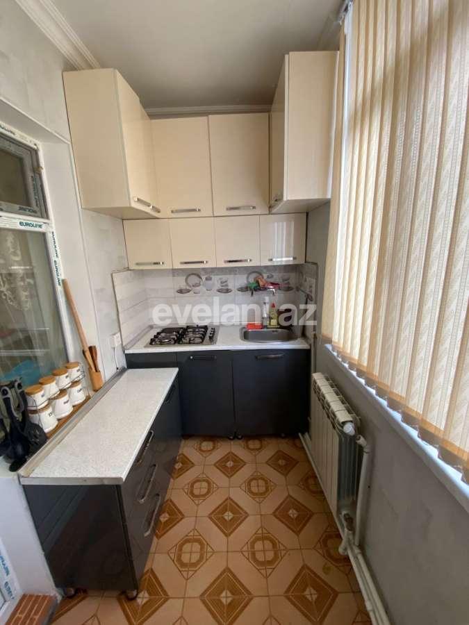 Satılır, köhnə tikili, 2 otaqlı, 45 m², Bakı, Binəqədi r, 6-cı mikrorayon q, Azadlıq prospekti m.