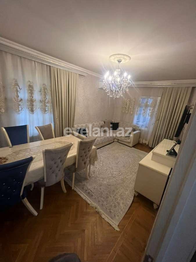 Satılır, köhnə tikili, 2 otaqlı, 45 m², Bakı, Binəqədi r, 6-cı mikrorayon q, Azadlıq prospekti m.