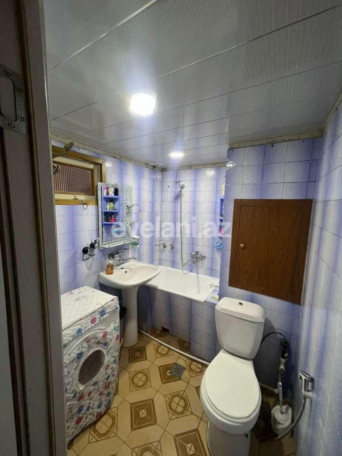 Satılır, köhnə tikili, 2 otaqlı, 45 m², Bakı, Binəqədi r, 6-cı mikrorayon q, Azadlıq prospekti m.