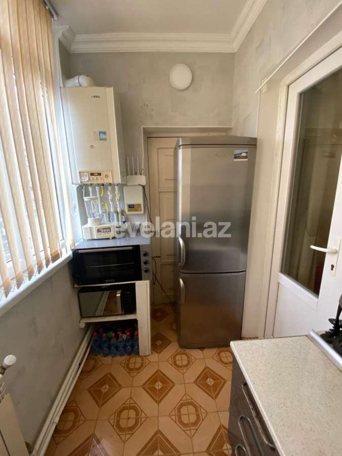 Satılır, köhnə tikili, 2 otaqlı, 45 m², Bakı, Binəqədi r, 6-cı mikrorayon q, Azadlıq prospekti m.