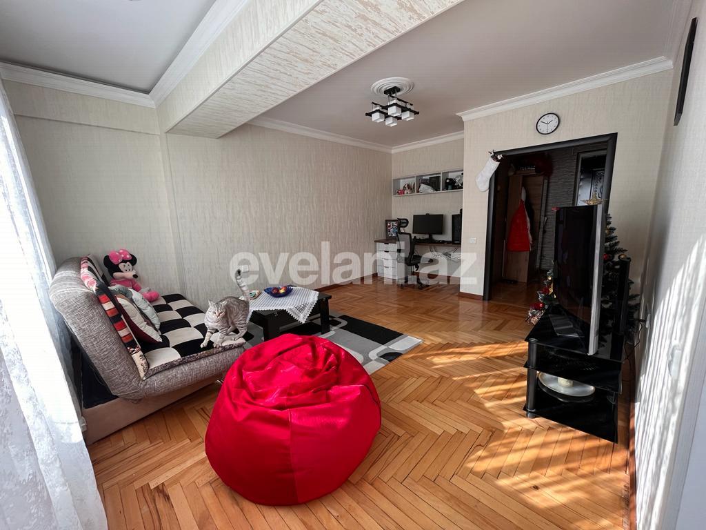 Satılır, köhnə tikili, 2 otaqlı, 70 m², Bakı, Nəsimi r.