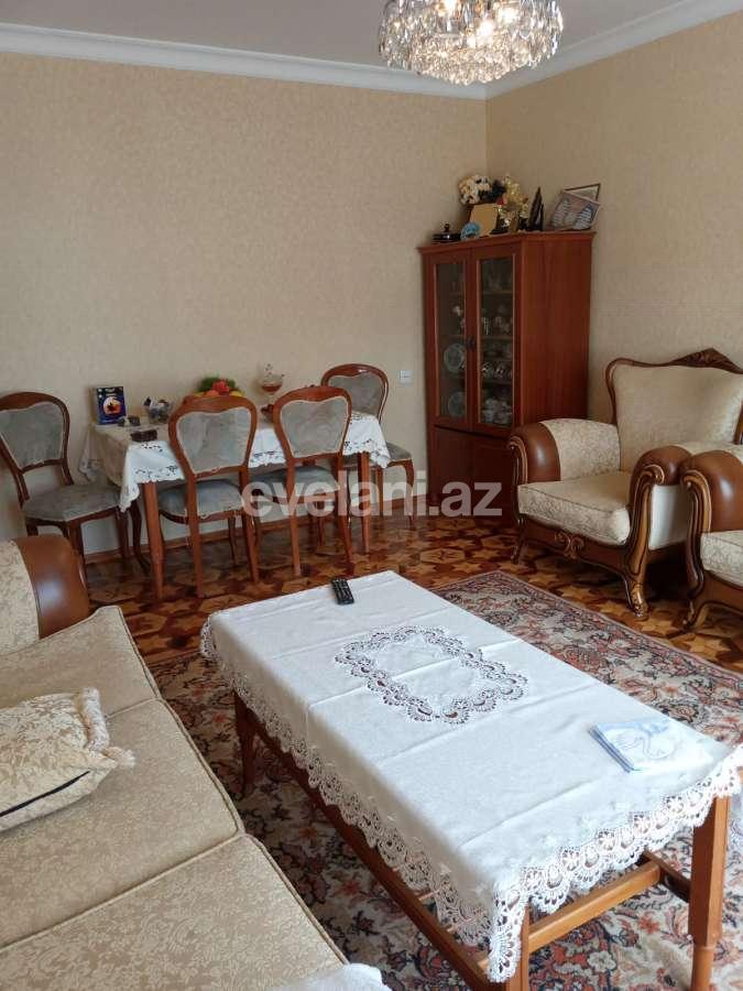 Satılır, köhnə tikili, 3 otaqlı, 65 m², Bakı, Binəqədi r, 7-ci mikrorayon q, Azadlıq prospekti m.