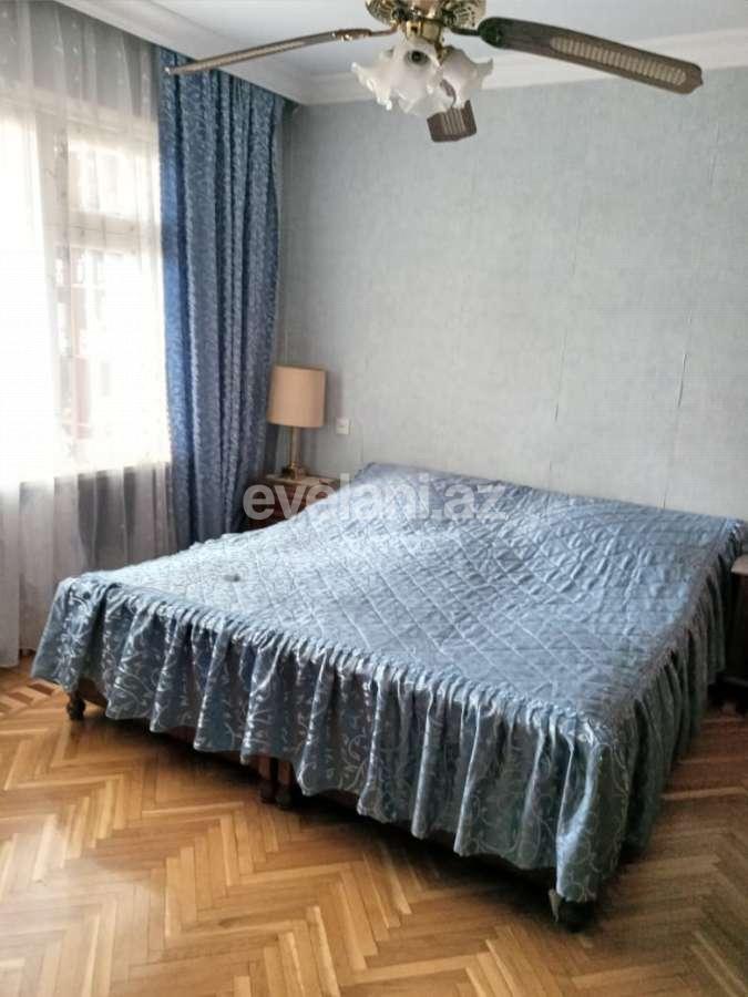 Satılır, köhnə tikili, 3 otaqlı, 65 m², Bakı, Binəqədi r, 7-ci mikrorayon q, Azadlıq prospekti m.