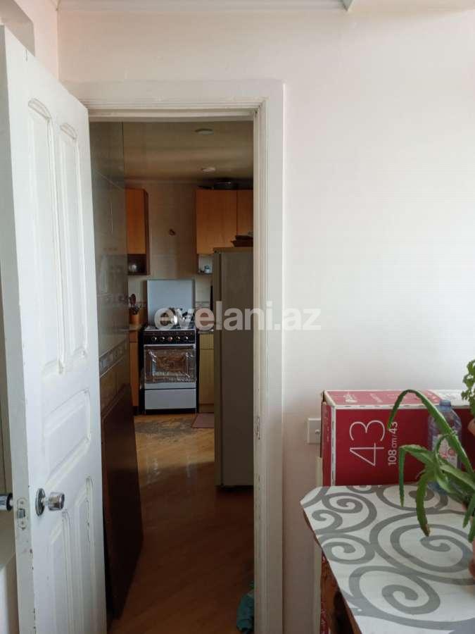 Satılır, köhnə tikili, 3 otaqlı, 65 m², Bakı, Binəqədi r, 7-ci mikrorayon q, Azadlıq prospekti m.