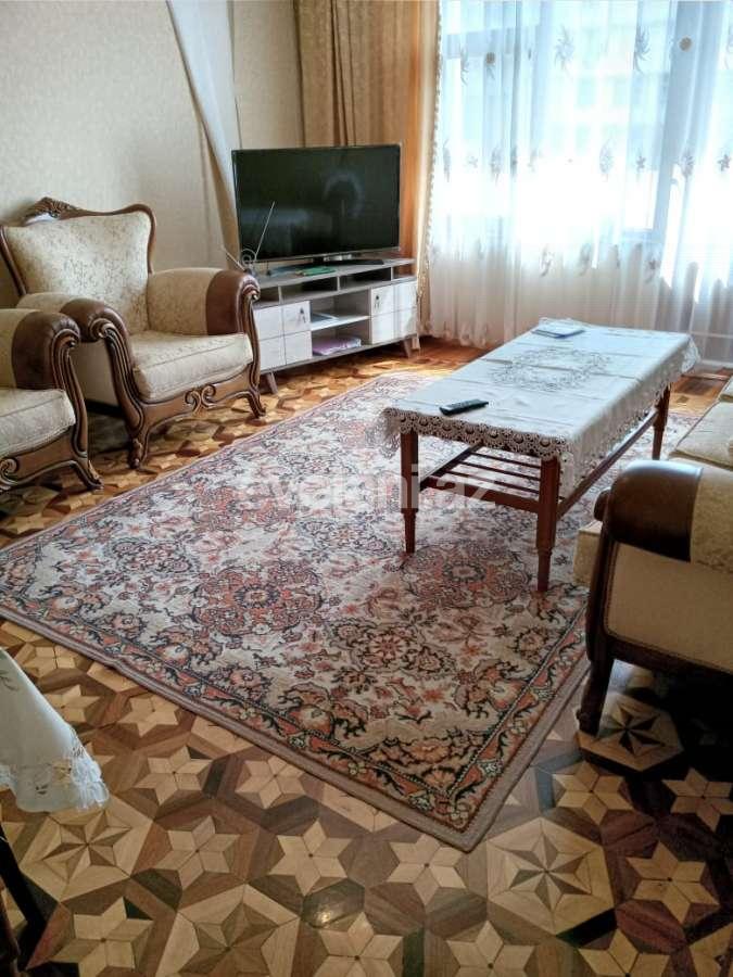 Satılır, köhnə tikili, 3 otaqlı, 65 m², Bakı, Binəqədi r, 7-ci mikrorayon q, Azadlıq prospekti m.