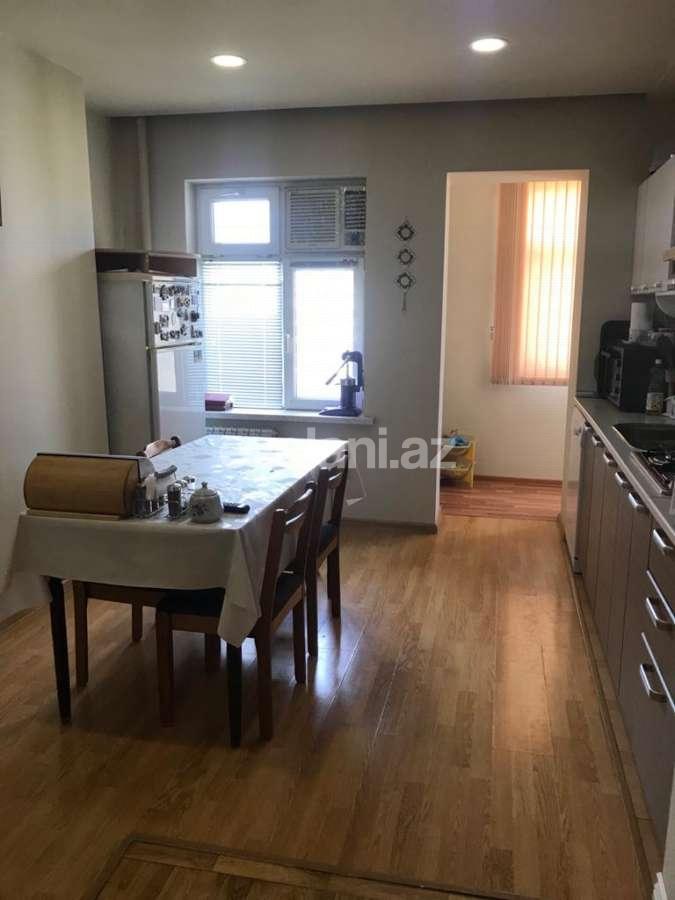 Satılır, köhnə tikili, 5 otaqlı, 109.99 m², Bakı, Nizami r.