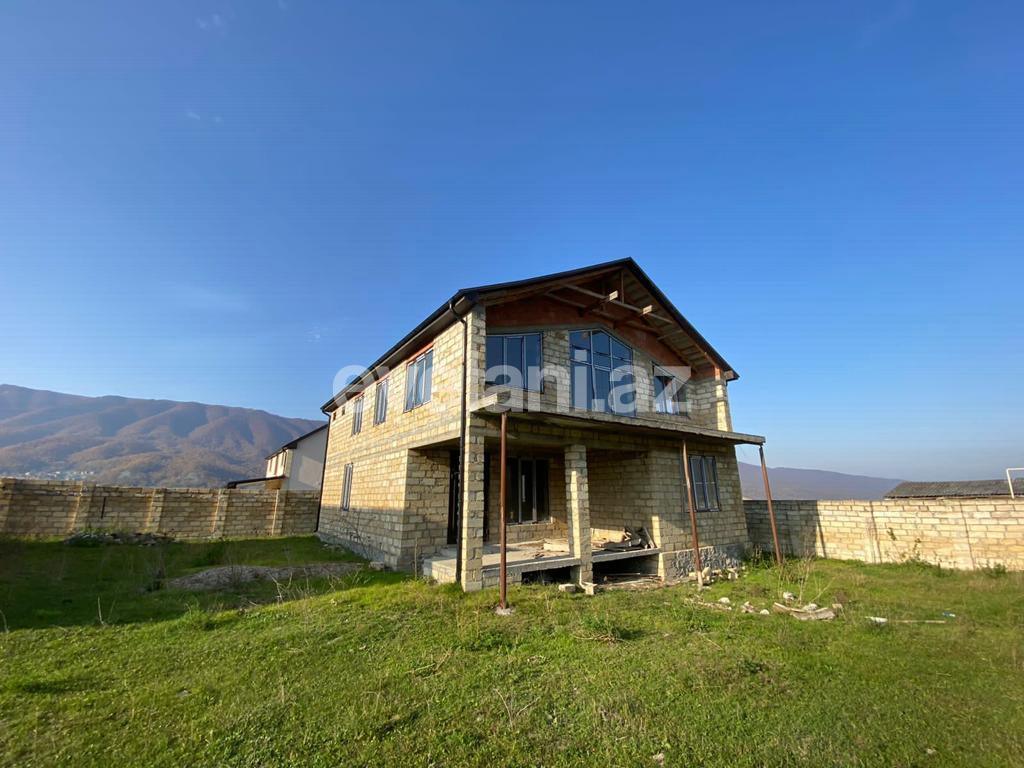 Satılır, həyət evi / bağ, 7 otaqlı, 325 m², Qusar