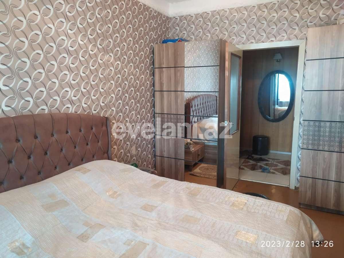 Satılır, köhnə tikili, 3 otaqlı, 85 m², Bakı, Binəqədi r, 8-ci mikrorayon q, Azadlıq prospekti m.