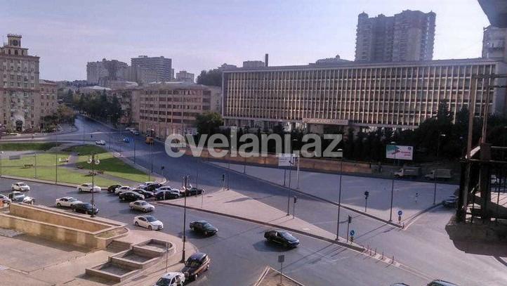 Satılır, köhnə tikili, 2 otaqlı, 52 m², Bakı, Yasamal r, Memar Əcəmi m.