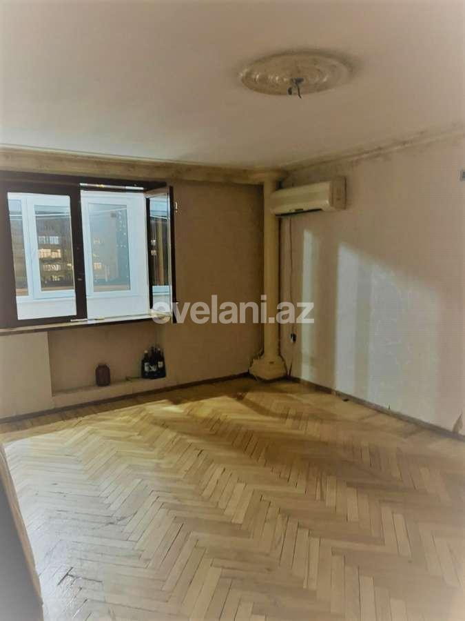 Satılır, köhnə tikili, 3 otaqlı, 65 m², Bakı, Nəsimi r, 4-cü mikrorayon q, Memar Əcəmi m.