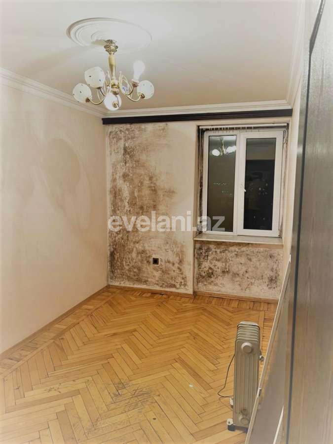 Satılır, köhnə tikili, 3 otaqlı, 65 m², Bakı, Nəsimi r, 4-cü mikrorayon q, Memar Əcəmi m.