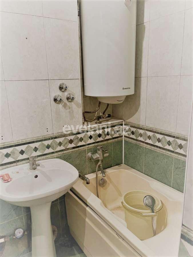 Satılır, köhnə tikili, 3 otaqlı, 65 m², Bakı, Nəsimi r, 4-cü mikrorayon q, Memar Əcəmi m.