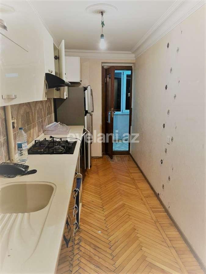Satılır, köhnə tikili, 3 otaqlı, 65 m², Bakı, Nəsimi r, 4-cü mikrorayon q, Memar Əcəmi m.