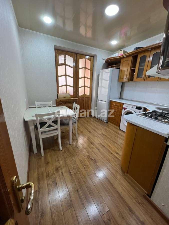 Satılır, köhnə tikili, 3 otaqlı, 90 m², Bakı, Binəqədi r, 9-cu mikrorayon q, Memar Əcəmi m.