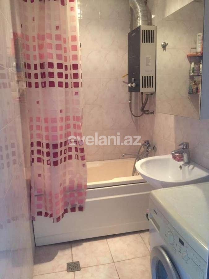 Satılır, köhnə tikili, 3 otaqlı, 100 m², Bakı, Binəqədi r, 8-ci mikrorayon q, Azadlıq prospekti m.