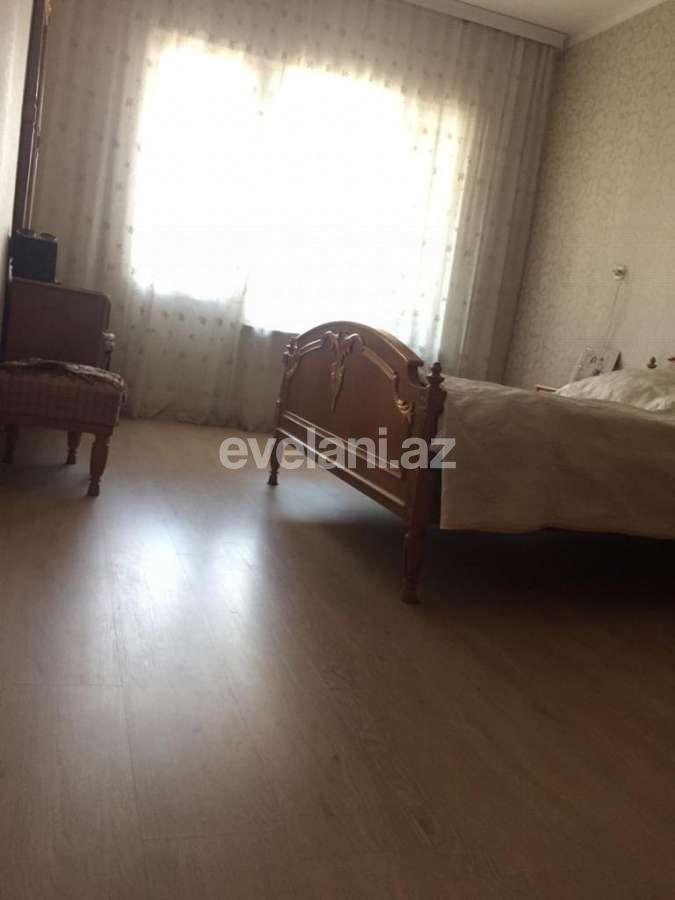 Satılır, köhnə tikili, 3 otaqlı, 100 m², Bakı, Binəqədi r, 8-ci mikrorayon q, Azadlıq prospekti m.