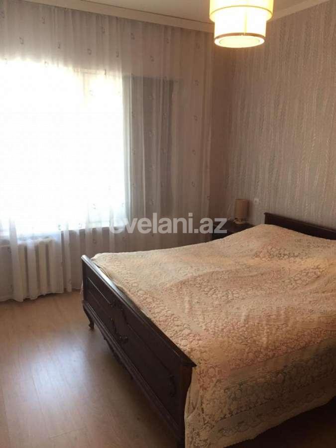 Satılır, köhnə tikili, 3 otaqlı, 100 m², Bakı, Binəqədi r, 8-ci mikrorayon q, Azadlıq prospekti m.