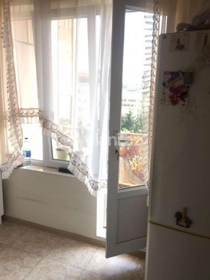 Satılır, köhnə tikili, 3 otaqlı, 100 m², Bakı, Binəqədi r, 8-ci mikrorayon q, Azadlıq prospekti m.