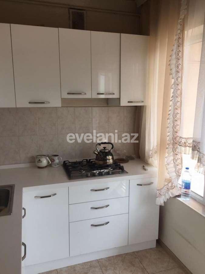 Satılır, köhnə tikili, 3 otaqlı, 100 m², Bakı, Binəqədi r, 8-ci mikrorayon q, Azadlıq prospekti m.