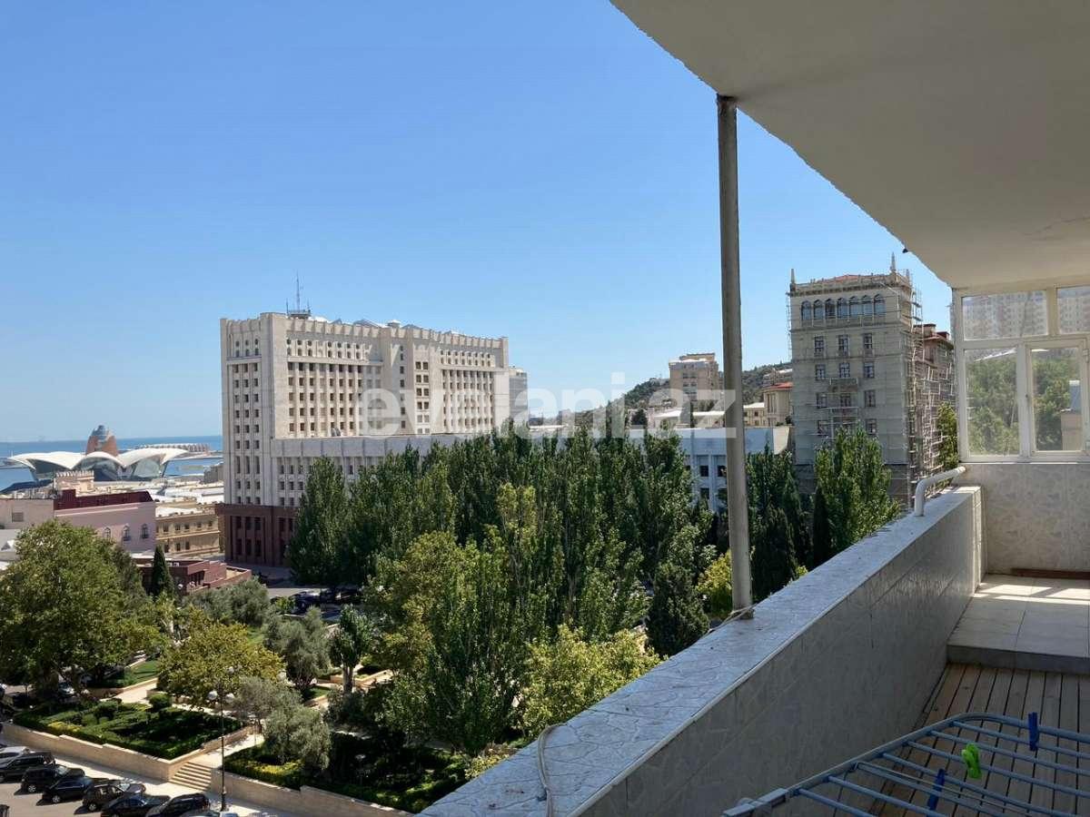 Kirayə verilir, köhnə tikili, 2 otaqlı, 80 m², Bakı, Səbail r.