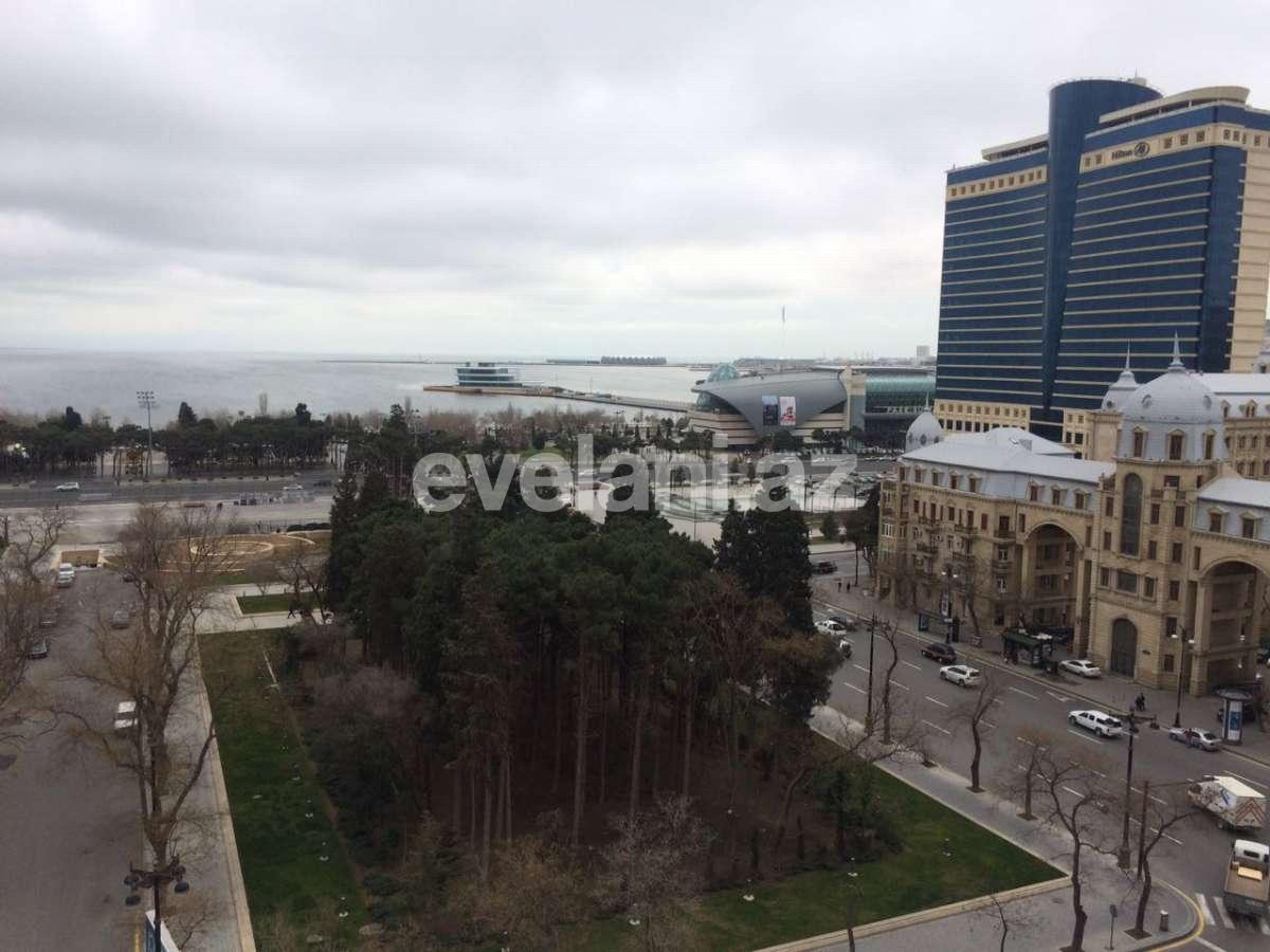 Kirayə verilir, köhnə tikili, 3 otaqlı, 120 m², Bakı, Səbail r.