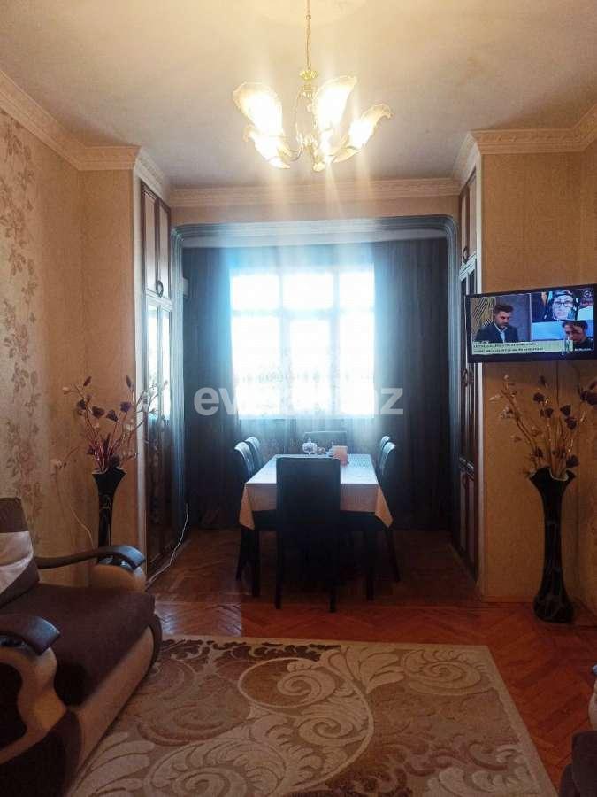 Satılır, köhnə tikili, 2 otaqlı, 55 m², Bakı, Yasamal r, Elmlər Akademiyası m.