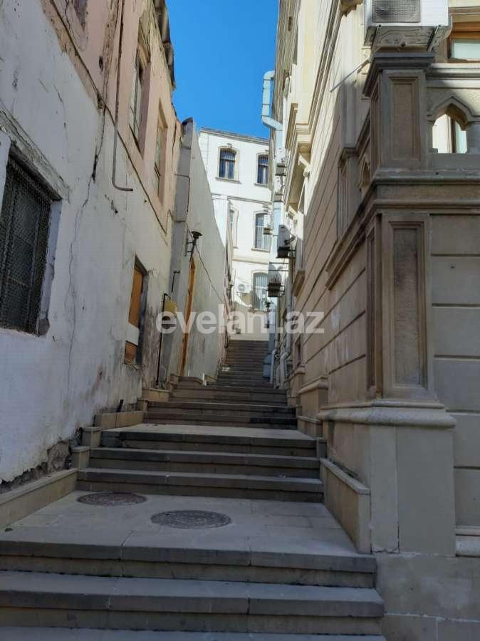 Satılır, köhnə tikili, 2 otaqlı, 50 m², Bakı, Səbail r, İçəri Şəhər m.