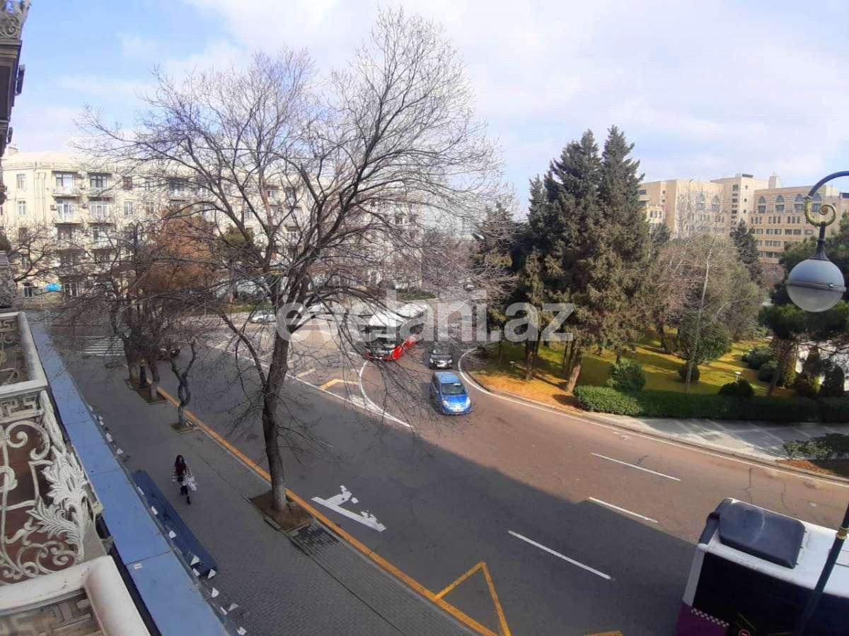 Satılır, köhnə tikili, 2 otaqlı, 55 m², Bakı, Yasamal r, Elmlər Akademiyası m.