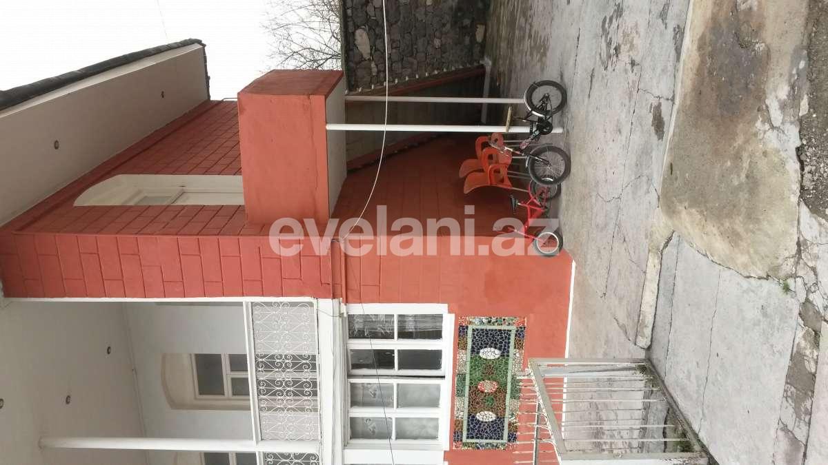 Satılır, həyət evi / bağ, 4 otaqlı, 140 m², Şəki