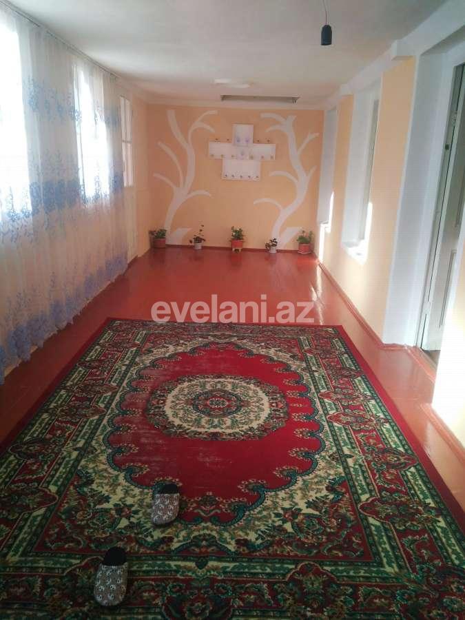 Satılır, həyət evi / bağ, 4 otaqlı, 140 m², Şəki