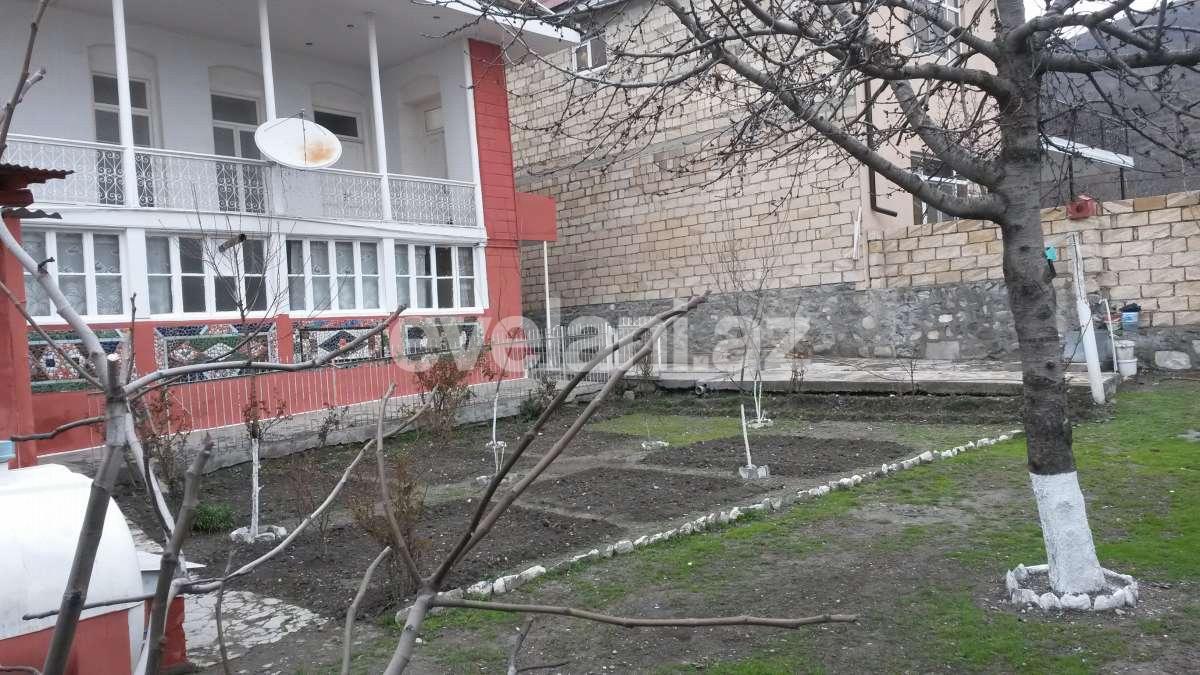 Satılır, həyət evi / bağ, 4 otaqlı, 140 m², Şəki