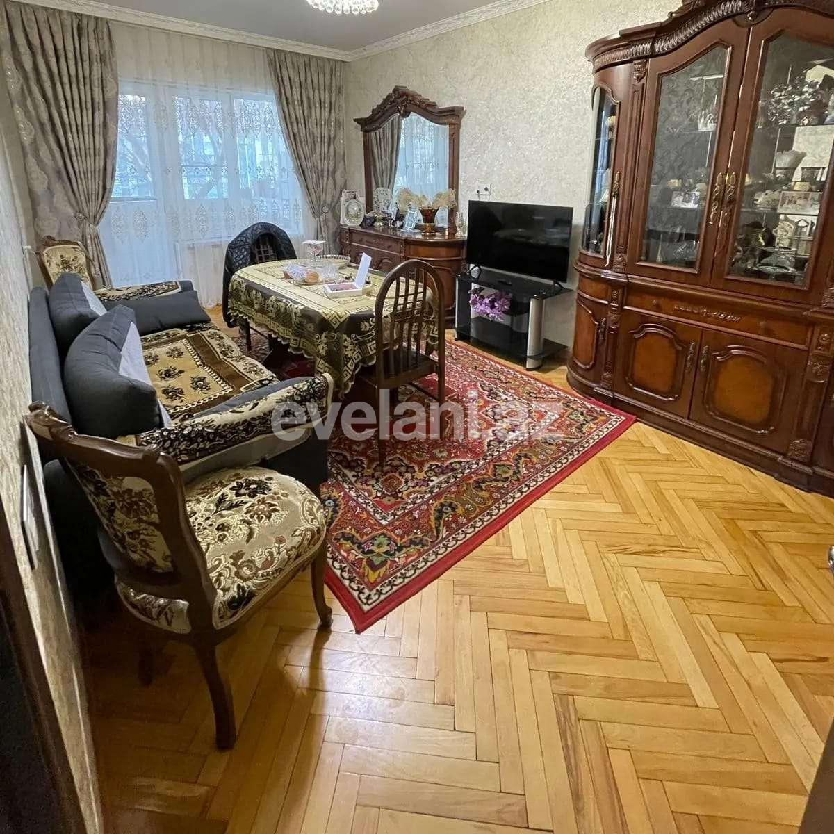 Satılır, köhnə tikili, 4 otaqlı, 110 m², Bakı, Binəqədi r, 8-ci mikrorayon q.