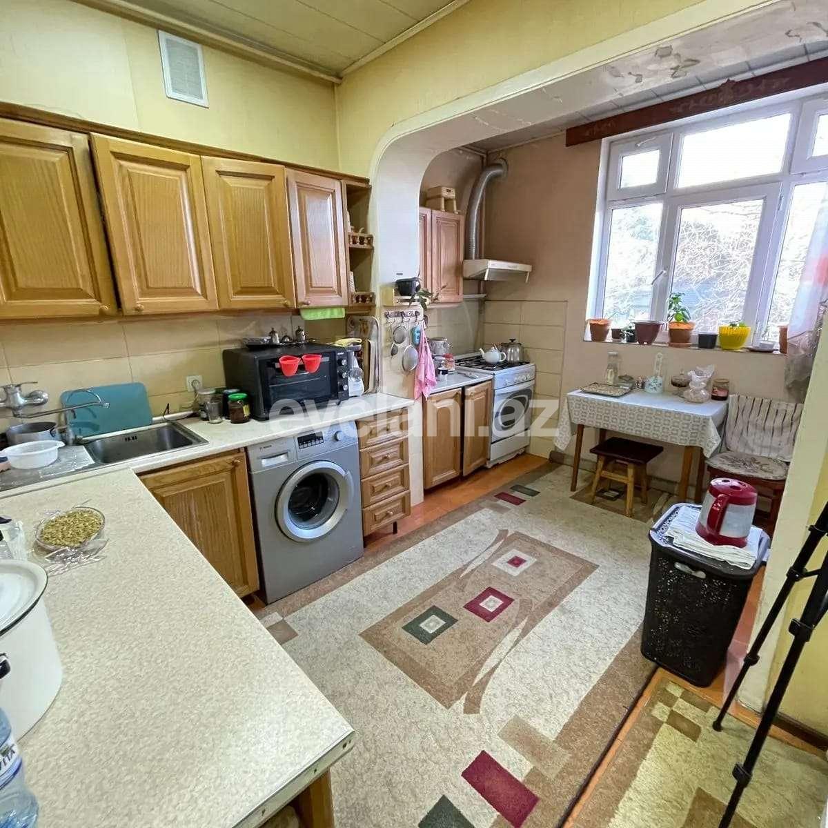 Satılır, köhnə tikili, 4 otaqlı, 110 m², Bakı, Binəqədi r, 8-ci mikrorayon q.